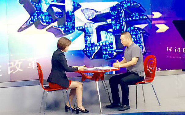 鄂州市金剛石工具行業(yè)協(xié)會(huì)會(huì)長(zhǎng)龍其準(zhǔn)先生參加鄂州電視臺(tái)“對(duì)話”節(jié)目 鄂州市金剛石工具行業(yè)協(xié)會(huì)會(huì)長(zhǎng)龍其準(zhǔn)先生參加鄂州電視臺(tái)“對(duì)話”節(jié)目