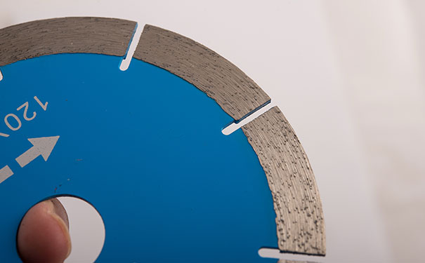 金剛石表面金屬化對(duì)金剛石鋸片性能的影響 金剛石表面金屬化對(duì)金剛石鋸片性能的影響