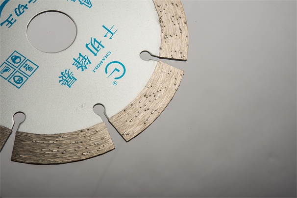 石材鋸片在不同的應(yīng)用階段應(yīng)該使用哪些石材機(jī)械呢？